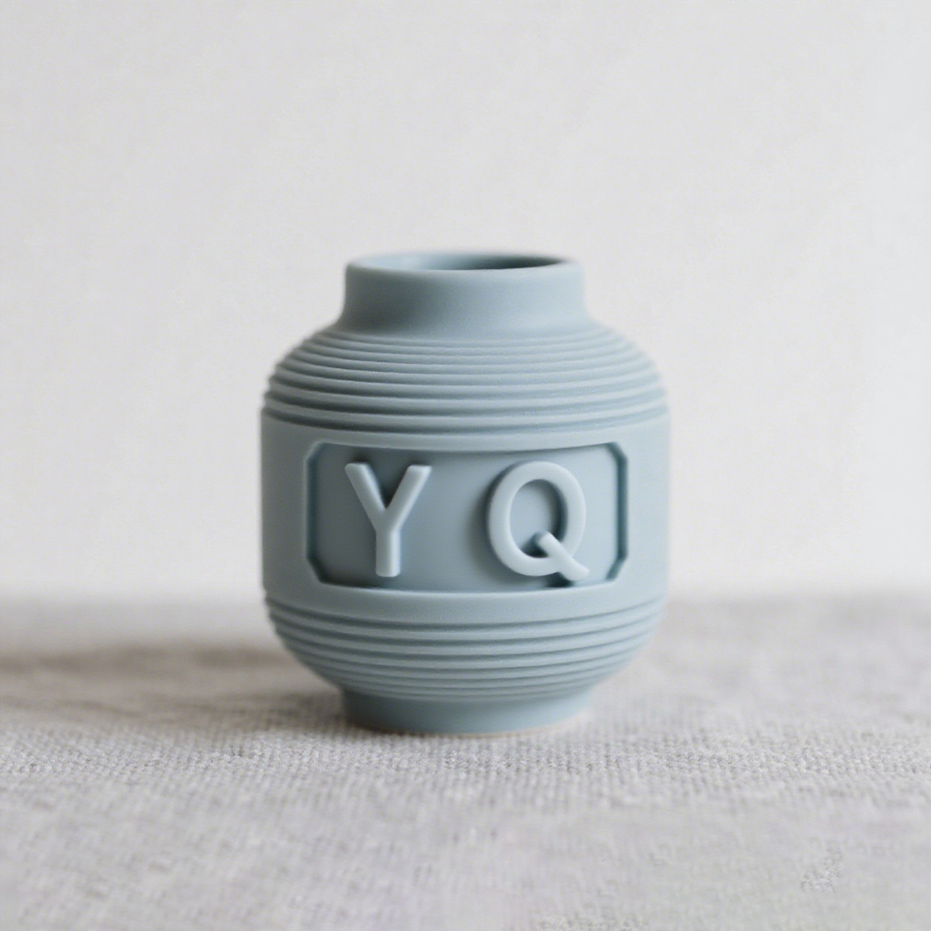 Custom Tag Mini Vases: A "Thoughtful Touch" for Client Souvenirs